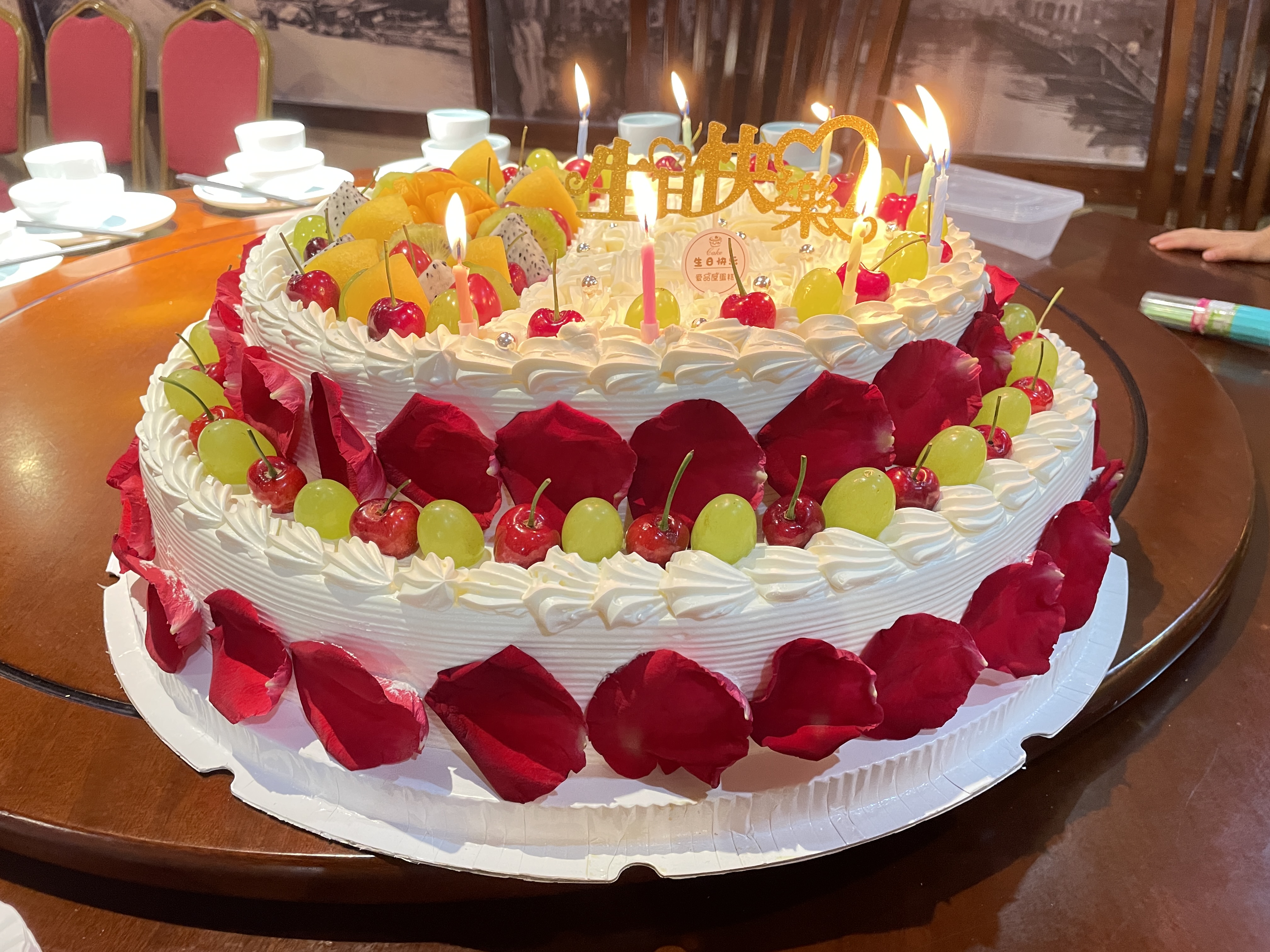 正值初夏--新恒凯新能源4-5月份员工生日会